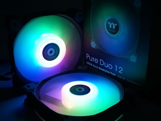 18 顆 LED、雙環燈效 Thermaltake Pure Duo 12 ARGB 風扇 18 顆 LED、雙環燈效 Thermaltake Pure Duo 12 ARGB 風扇