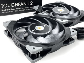 金屬強化軸心、低嘈高風壓 Thermaltake TOUGHFAN 12 散熱風扇