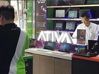 腦場電競筆電陳列品「超焫手」!? 【即炒!!】店員狡辯測試穩定性，被發現偷偷掘礦
