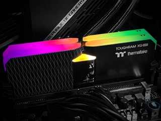 16 顆 RGB LED、X 型導光條 Thermaltake TOUGHRAM XG RGB 16GB Kit 16 顆 RGB LED、X 型導光條 Thermaltake TOUGHRAM XG RGB 16GB Kit