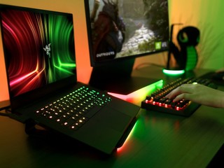 續航長達 12 小時.5900HX 配 RTX 30 系卡 Razer 首款 AMD 電競筆電 Blade 14 登場 續航長達 12 小時.5900HX 配 RTX 30 系卡 Razer 首款 AMD 電競筆電 Blade 14 登場
