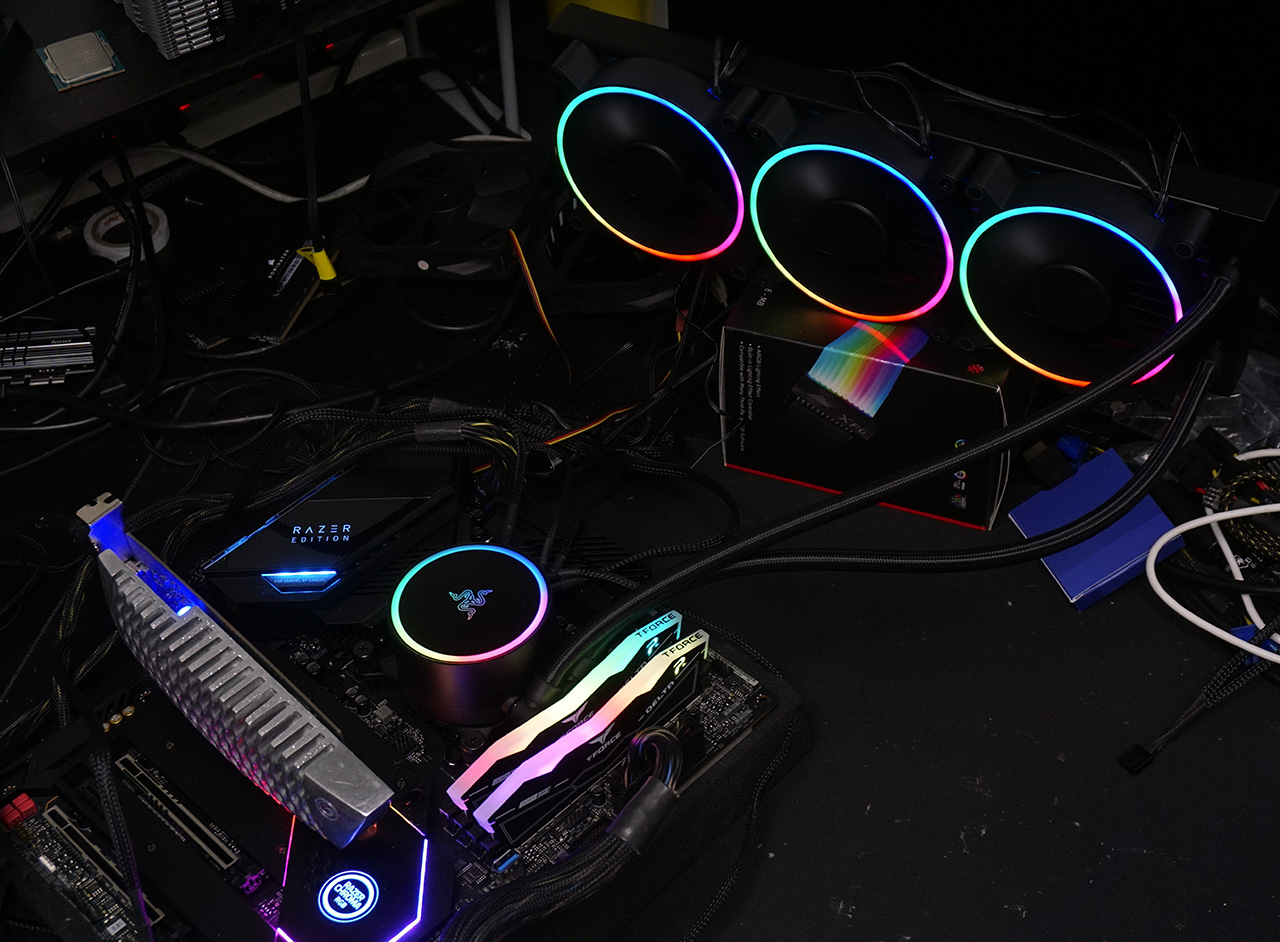 Razer RGB AIO、Asetek 7 代水泵Razer Hanbo Chroma RGB AIO 360mm