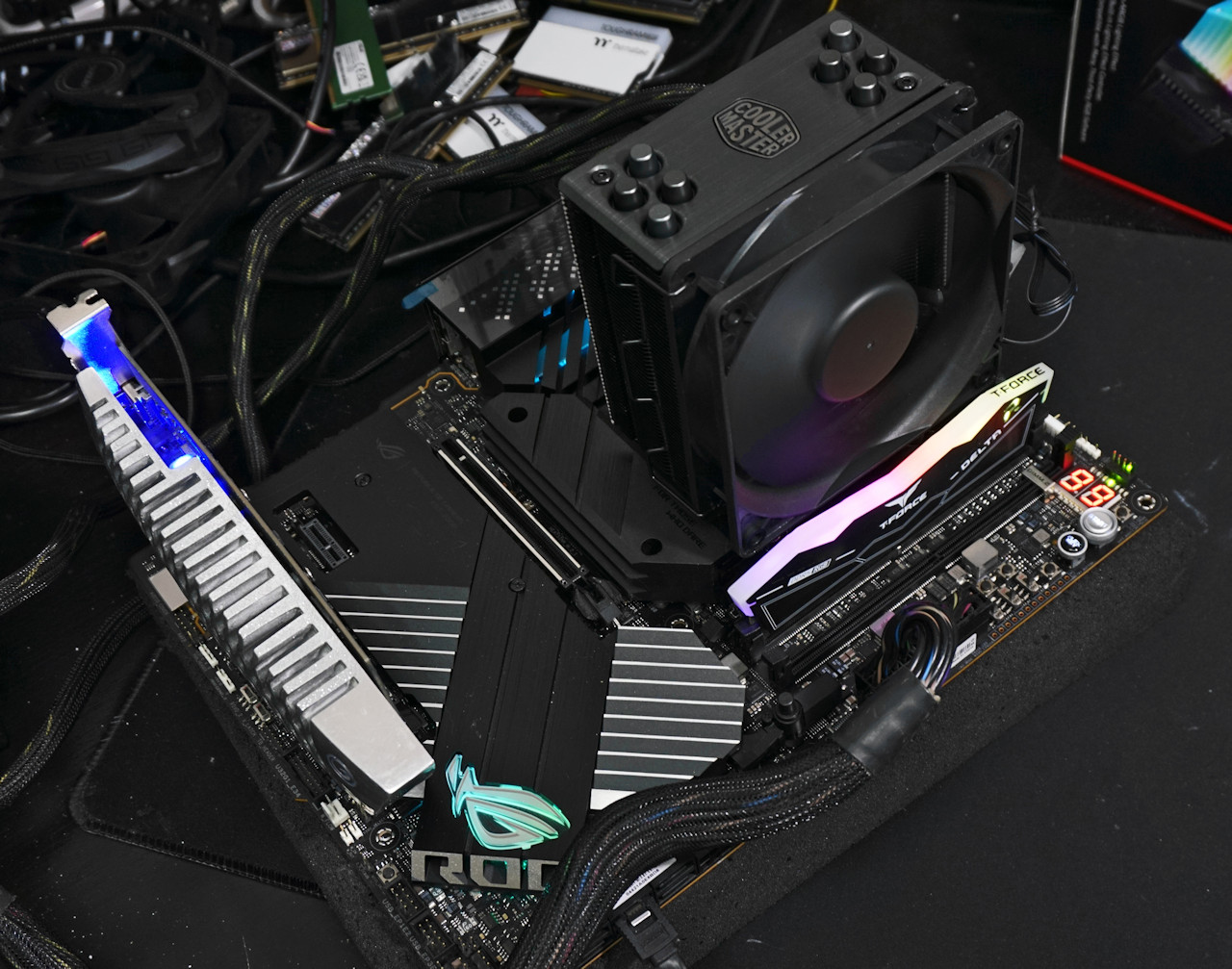 不死鳥!! 追加LGA 1700 扣具Cooler Master Hyper 212 Black Edition