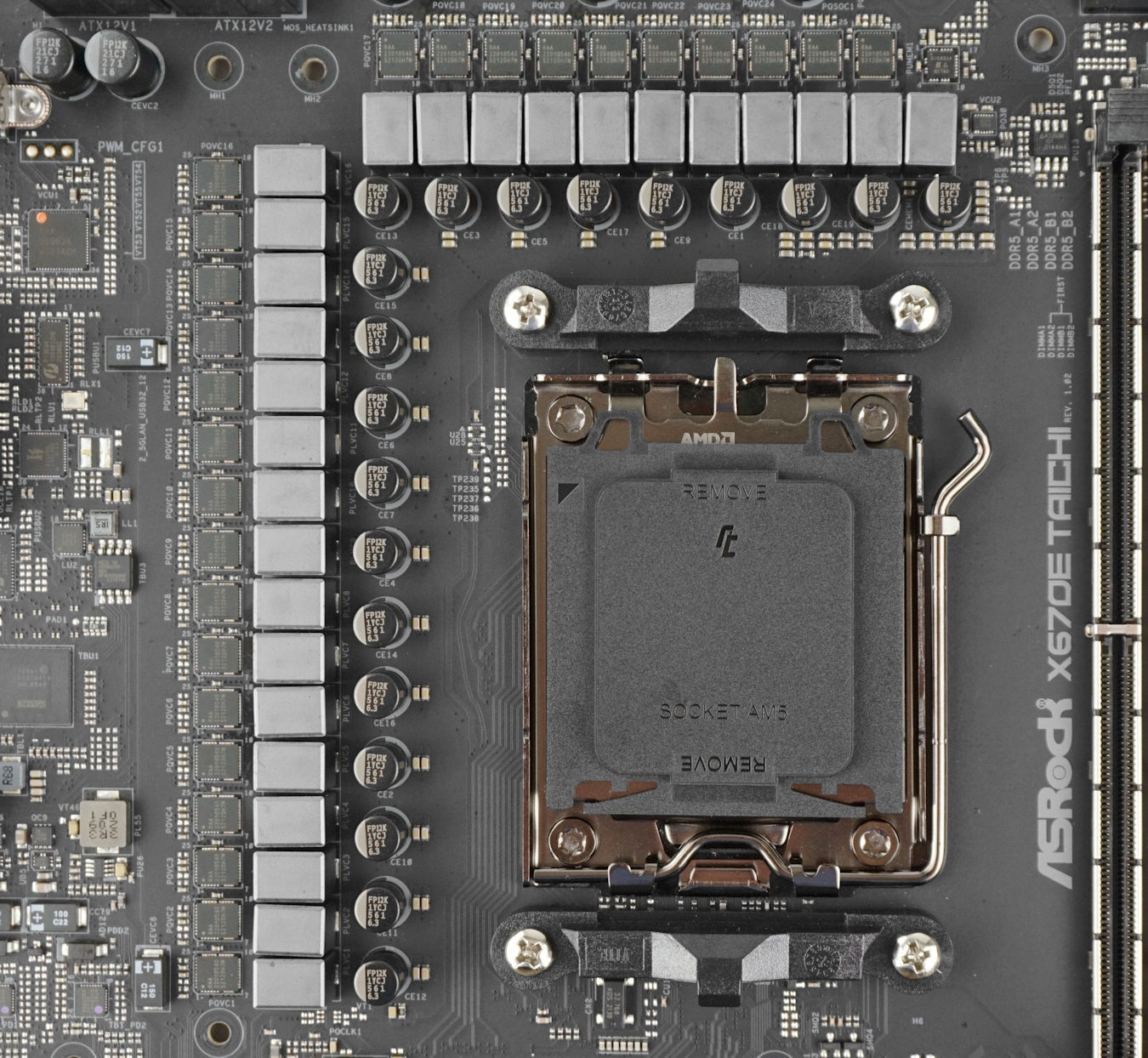 ASRock X670E Taichi 主機板