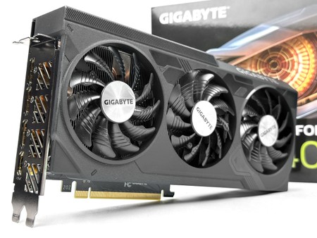 GPU 直觸導熱、正逆轉三風扇GIGABYTE GeForce RTX 4070 WindForce OC