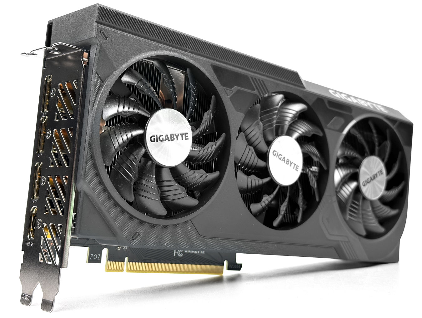 GPU 直觸導熱、正逆轉三風扇GIGABYTE GeForce RTX 4070 WindForce OC