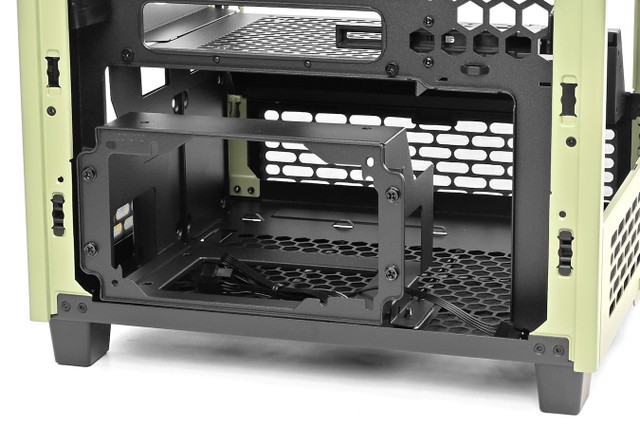 Thermaltake The Tower 200 迷你機箱