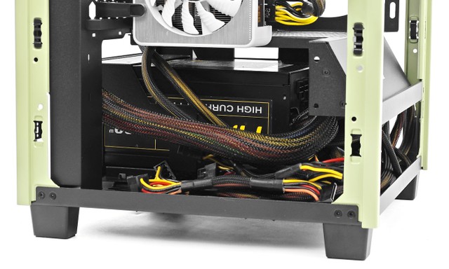 Thermaltake The Tower 200 迷你機箱