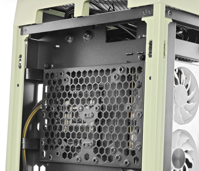 Thermaltake The Tower 200 迷你機箱