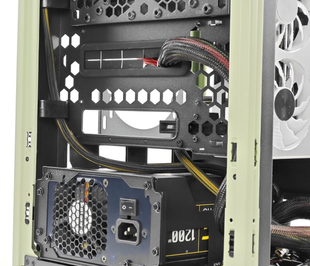 Thermaltake The Tower 200 迷你機箱