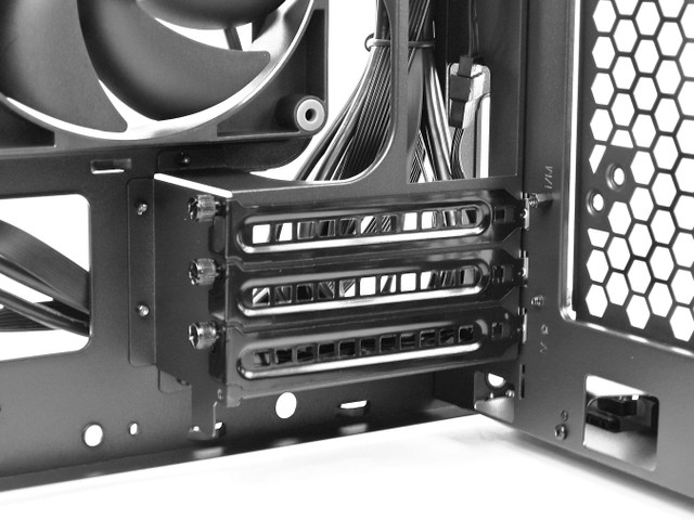 Thermaltake The Tower 200 迷你機箱