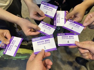 電腦節淩晨排通宵  輸給三個黑衣女 2000Fun 喊冤︰電腦節有漏洞