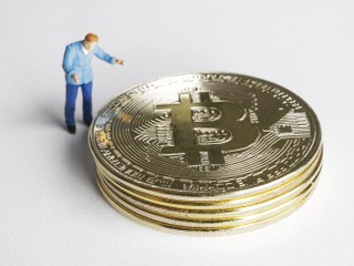 慘 !! 挖礦收益創新低 全球比特幣礦工面臨「關機」危機