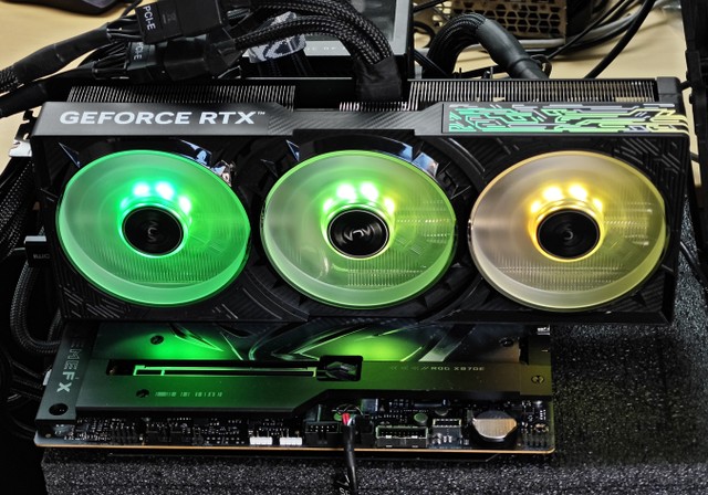GALAX GeForce RTX 5080 1-Click O