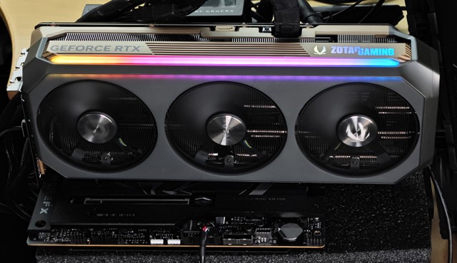 ZOTAC GAMING RTX 5080 AMP Extrem