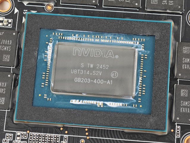 ZOTAC GAMING RTX 5080 AMP Extrem