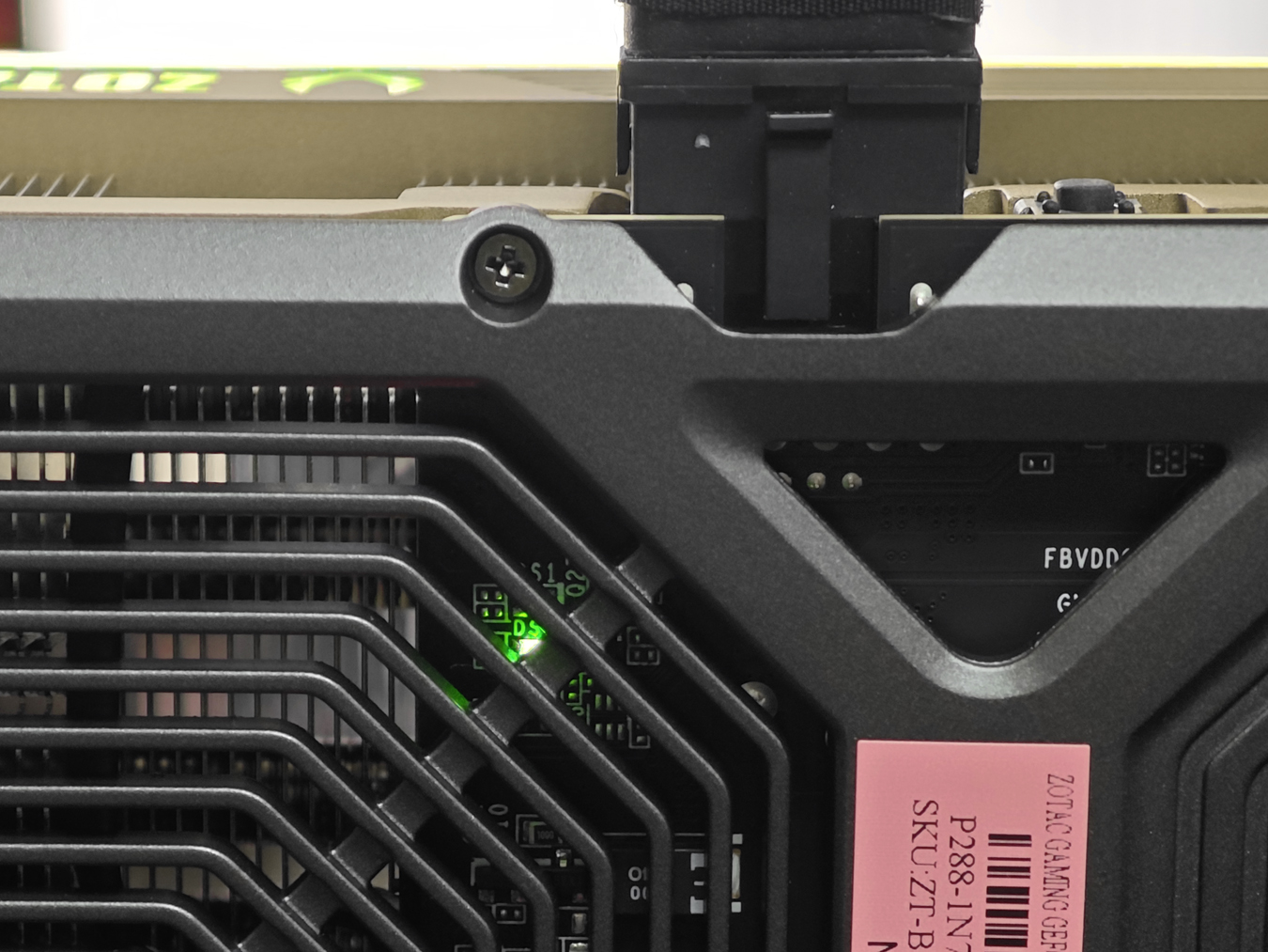 加入 Power Safety Light 功能 !! ZOTAC GAMING GeForce RTX 5080 AMP Extreme ...