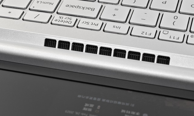 Acer Swift Lite 16 手提電腦