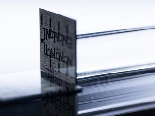 AWS推量子運算晶片Ocelot 量子糾錯大躍進降90%成本 AWS推量子運算晶片Ocelot 量子糾錯大躍進降90%成本