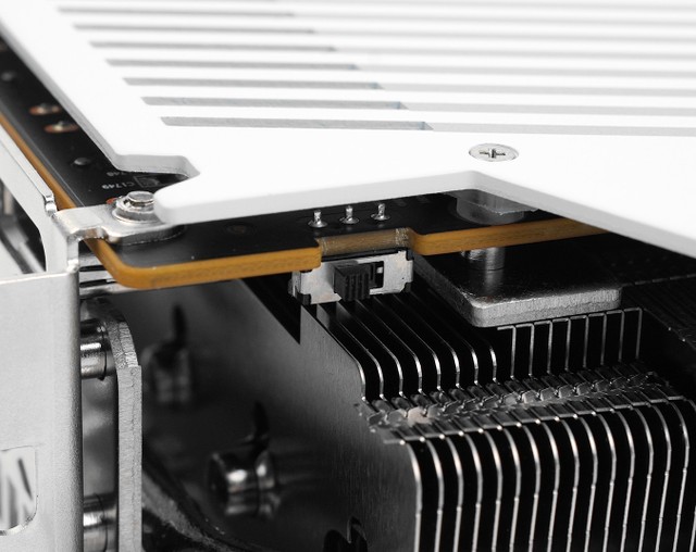 XFX Quicksilver RX 9070 XT White