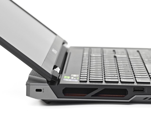 MSI Titan 18 HX AI A2XW 電競筆電