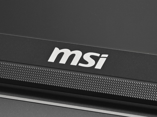MSI Titan 18 HX AI A2XW 電競筆電