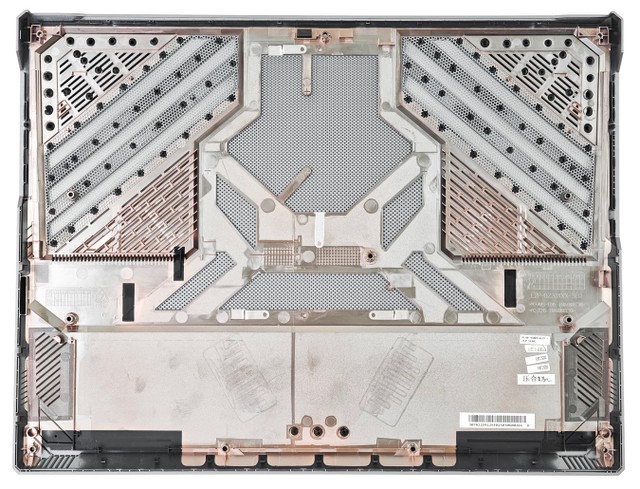 MSI Titan 18 HX AI A2XW 電競筆電