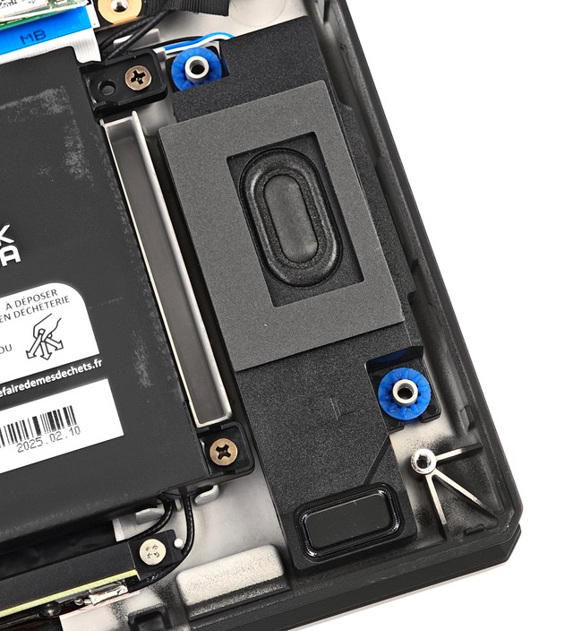 MSI Titan 18 HX AI A2XW 電競筆電