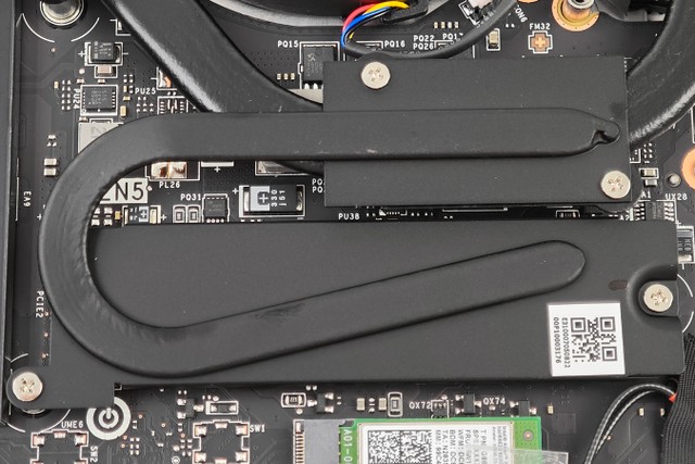 MSI Titan 18 HX AI A2XW 電競筆電