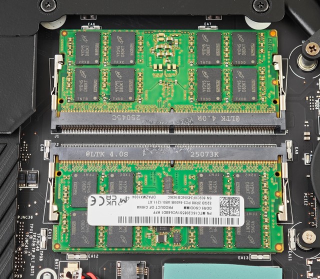 MSI Titan 18 HX AI A2XW 電競筆電