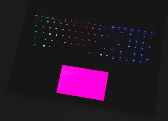 MSI Titan 18 HX AI A2XW 電競筆電