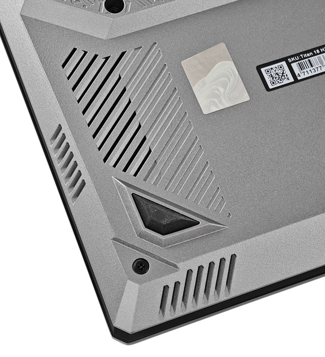 MSI Titan 18 HX AI A2XW 電競筆電