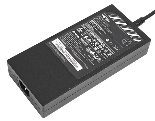 MSI Titan 18 HX AI A2XW 電競筆電