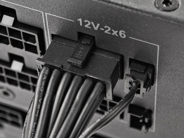 ASRock TC-1650T 鈦金全模組 PSU