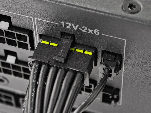 ASRock TC-1650T 鈦金全模組 PSU