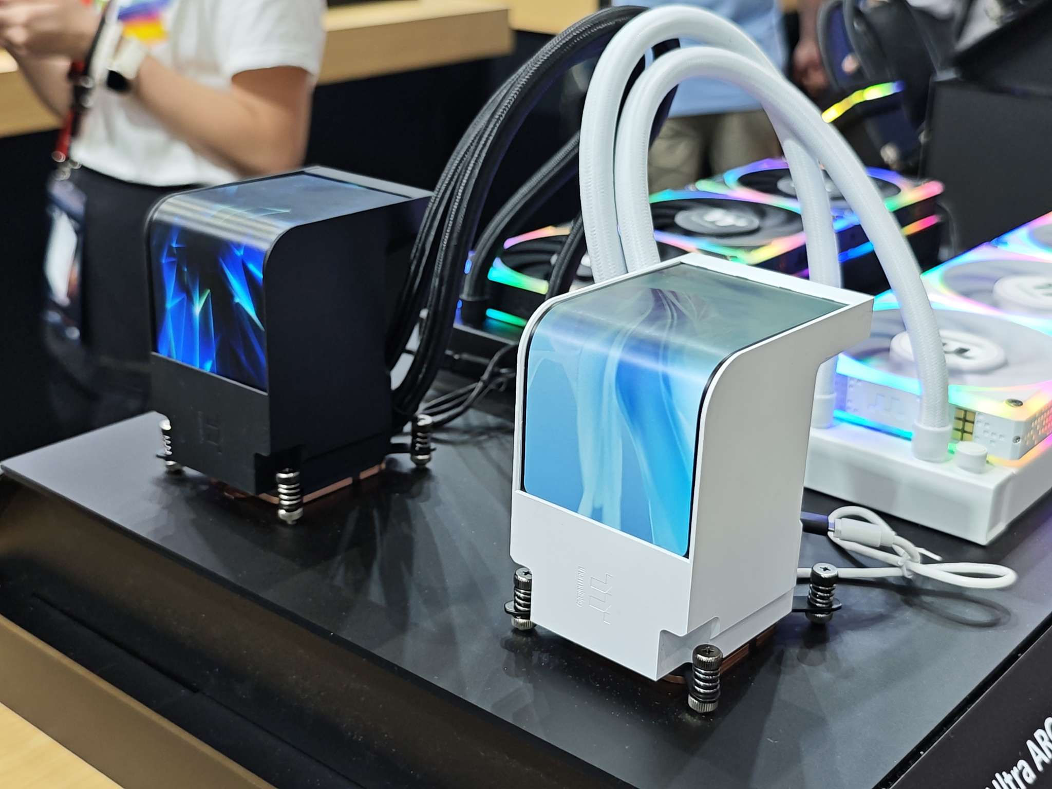 MAGCurve 360 Ultra ARGB