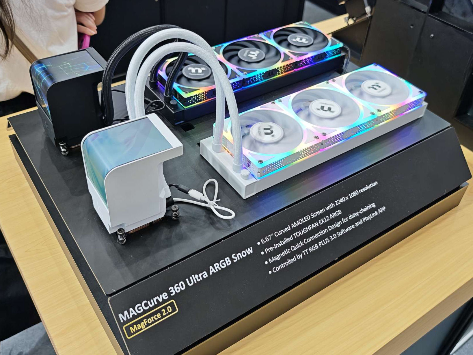 MAGCurve 360 Ultra ARGB