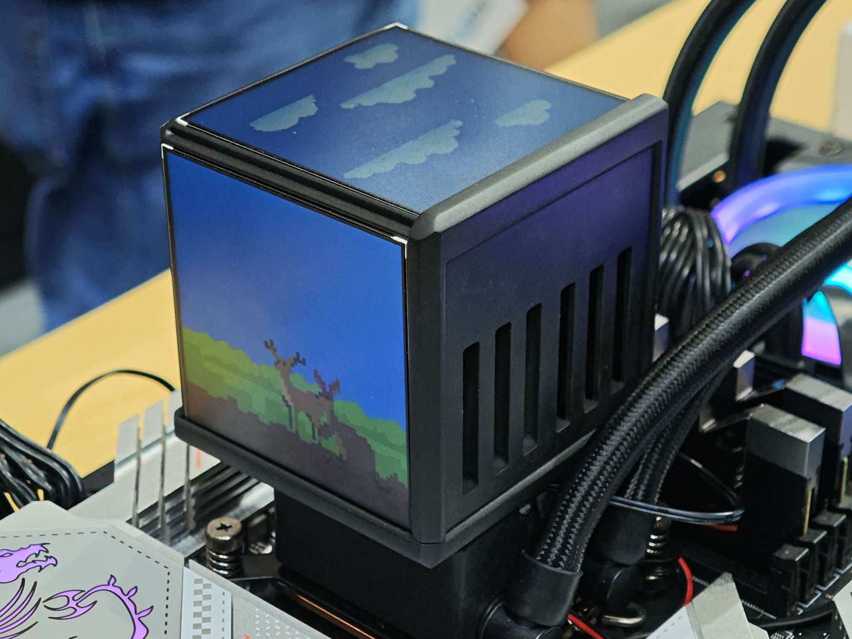 MINECUBE 360 Ultra ARGB Sync
