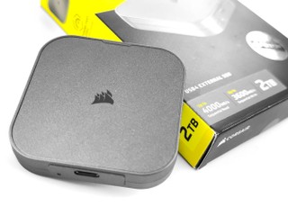 USB4 40Gbps、MagSafe 磁吸 CORSAIR EX400U 2TB USB4 外罝 SSD