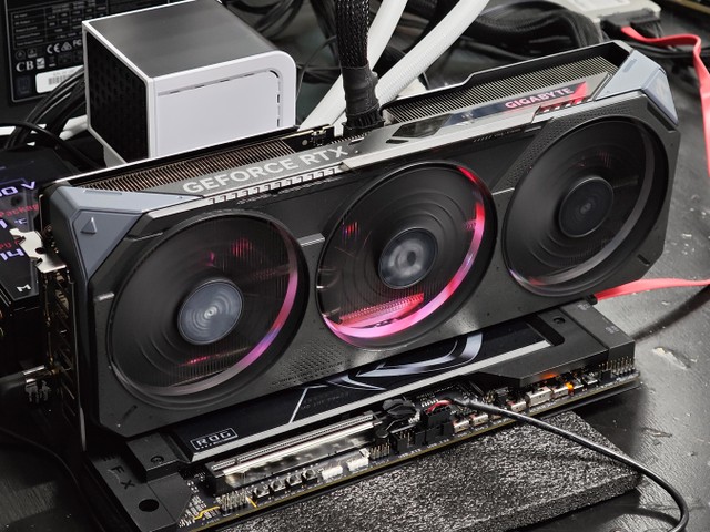 GIGABYTE GeForce RTX 5070 GAMING