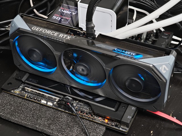 GIGABYTE GeForce RTX 5070 GAMING