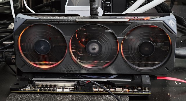 GIGABYTE GeForce RTX 5070 GAMING