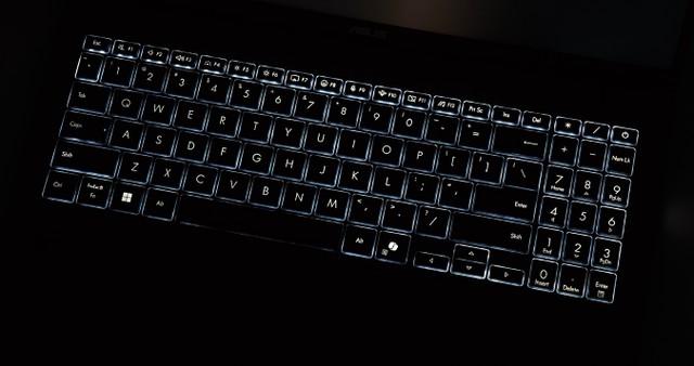 ASUS Vivobook S16 Copilot+ PC 手提