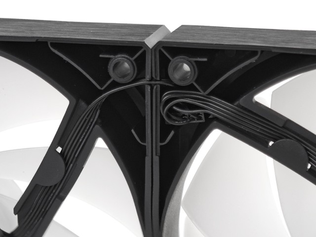 Thermaltake  LA360-S ARGB Sync 一