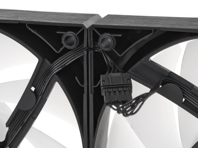 Thermaltake  LA360-S ARGB Sync 一