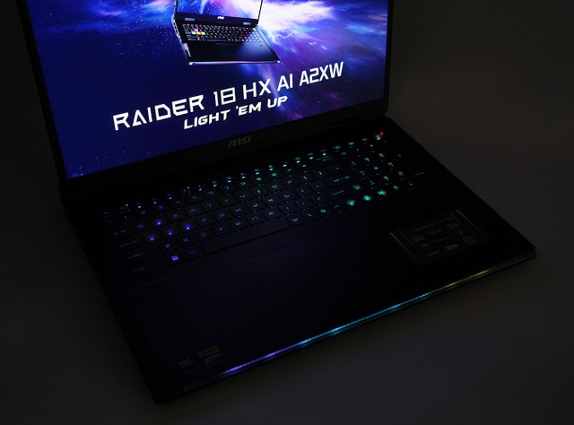 MSI Raider 18 HX AI A2XW
