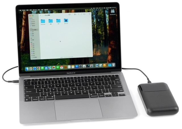 Belkin BoostCharge Pro 手提電腦尿袋