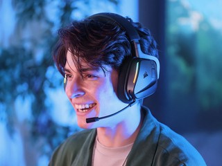 支援同時音訊連線、Dolby Atmos 和持久續航力  CORSAIR 升級版 VOID v2 MAX 無線電競耳機