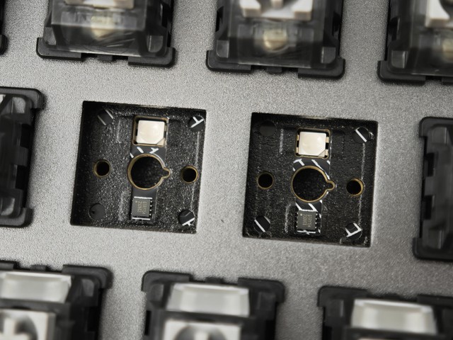 ASUS ROG AZOTH 96 HE 磁軸電競鍵盤