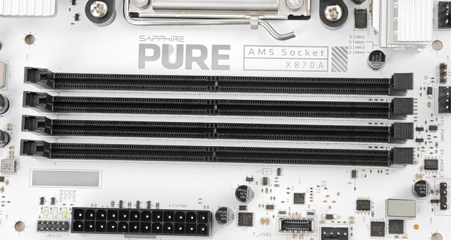 SAPPHIRE PURE X870A WiFi 7 主机板